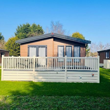 Barakah Lodge With Hot Tub York Exterior photo