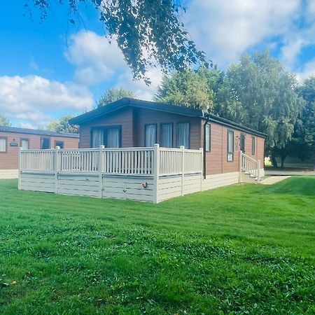 Barakah Lodge With Hot Tub York Exterior photo