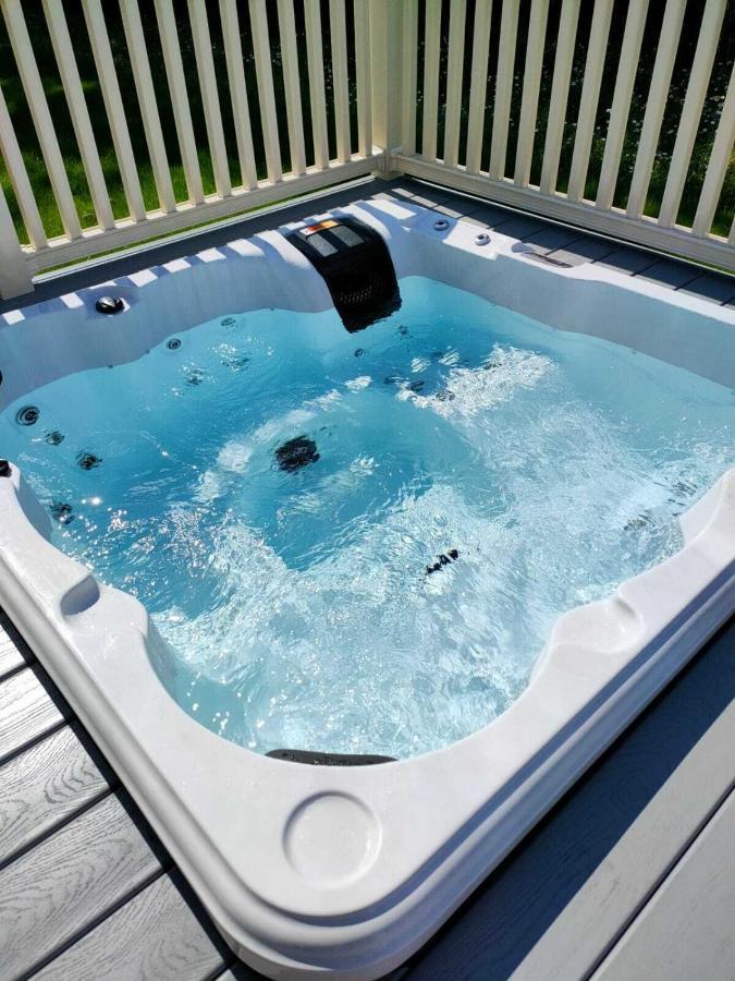Barakah Lodge With Hot Tub York Exterior photo